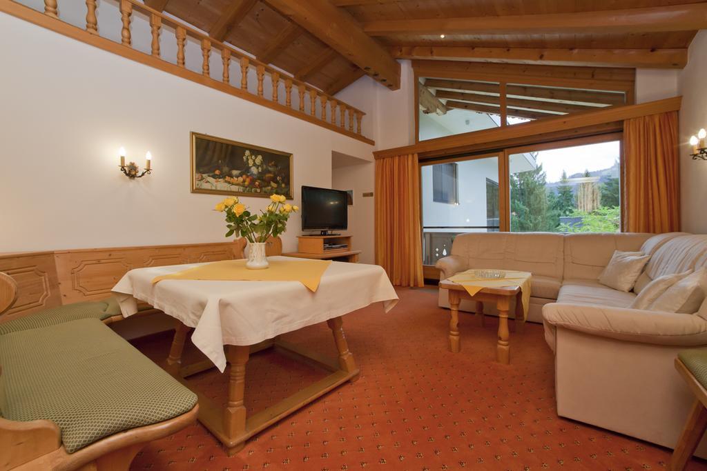 Haus Waldrand Apartment Oberndorf in Tirol Exterior photo